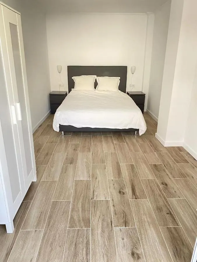 Zhenyu Apartments バルセロナ 0*,  スペイン